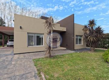 Casa · 114m² · 4 Ambientes · 2 Cocheras · Venta Casa 4 Ambientes Jardín, Parrilla, Piscina en El Lauquen Club de Campo, Canning