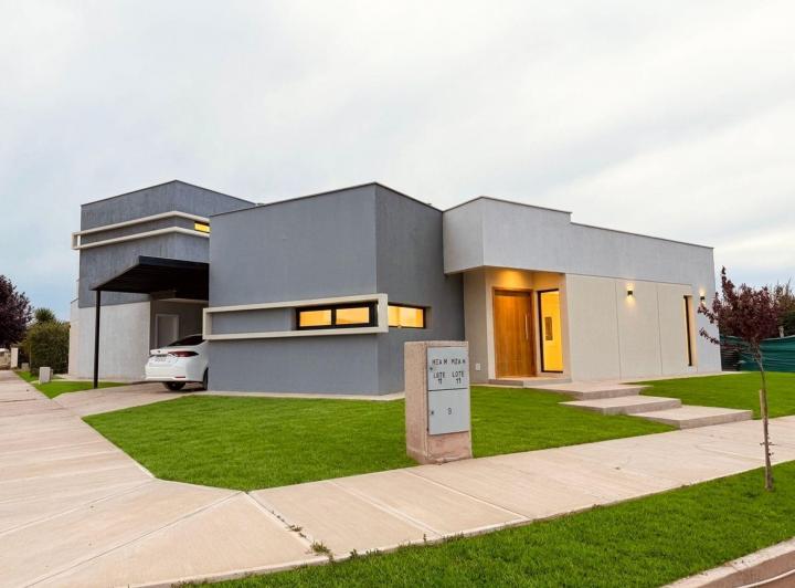 Casa · 182m² · 5 Ambientes · 2 Cocheras