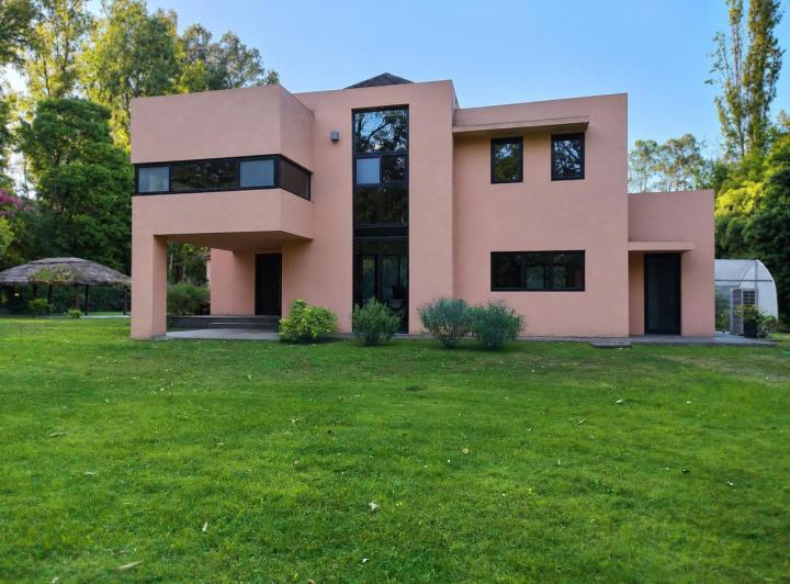 Casa · 197m² · 4 Ambientes · 3 Cocheras