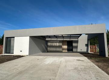 Casa · 175m² · 4 Ambientes · 4 Cocheras · Alquilo - Casa 4 Ambientes a Estrenar, con Quincho y Pileta - Lagos San Eliseo
