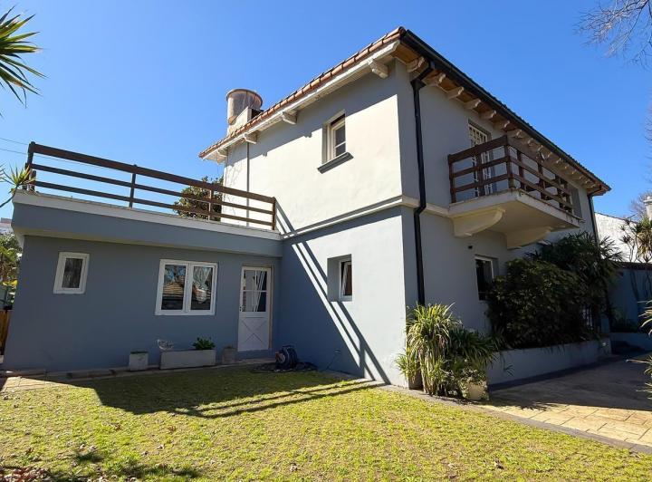 Casa · 750m² · 10 Ambientes · 2 Cocheras