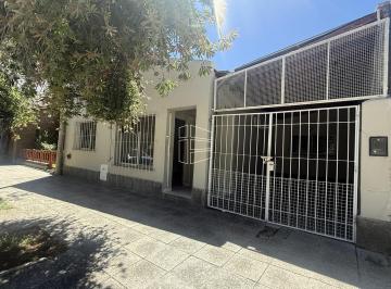 Casa · 80m² · 4 Ambientes · 1 Cochera · Alquiler - Casa en Zona Centro - 2 Dorm. - A075