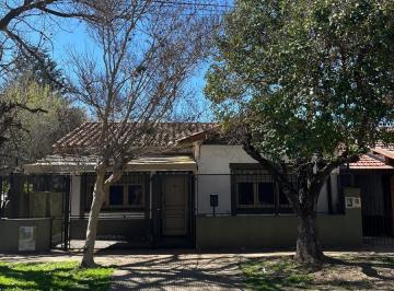 Casa · 110m² · 3 Ambientes · 1 Cochera · Vende Casa de 3 Ambientes con Hermoso Fondo Sobre Lote de 9. X 21 m