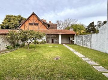Casa · 160m² · 4 Ambientes · 1 Cochera · Casa en Beccar