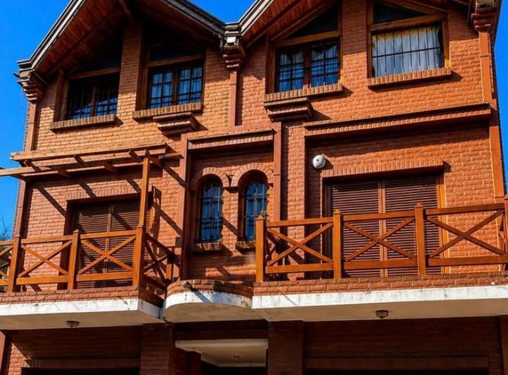 Casa · 4 Ambientes · 1 Cochera