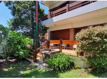 Casa · 394m² · 7 Ambientes · 5 Cocheras · Hermosa Casa - Chalet de 7 Amb, en Los Troncos, Mar del Plata