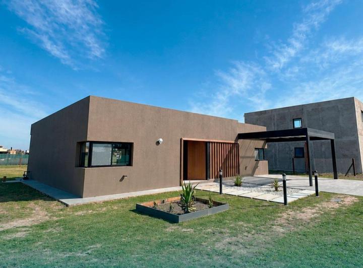 Casa · 150m² · 4 Ambientes · 2 Cocheras