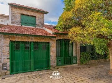 Casa · 119m² · 3 Ambientes · 1 Cochera · Chalet en El Exclusivo Entorno de Playa Grande