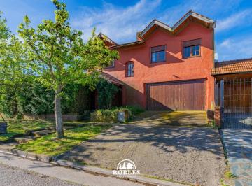 Casa · 262m² · 4 Ambientes · Chalet en El Tradicional Barrio San Carlos
