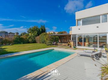 Casa · 280m² · 4 Ambientes · Casa Estilo Moderno en El Barrio Privado Arenas del Sur