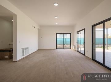 Casa · 225m² · 4 Ambientes · 2 Cocheras · Casa en Venta de 3 Dorm. con Cochera - Siete Soles Alqarias