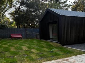 Casa · 140m² · 2 Dormitorios · 2 Cocheras · Casa en Alquiler