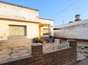 Casa · 204m² · 3 Ambientes · 1 Cochera · Venta/permuta - Casa de 2 Dorm., Cochera, Galpon y Patio - Cañada de Gómez