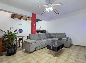 PH · 68m² · 4 Ambientes · Venta/permuta - Casa en Planta Alta de Dos Dorm. y Terraza Exclusiva - Echesortu, Rosario.