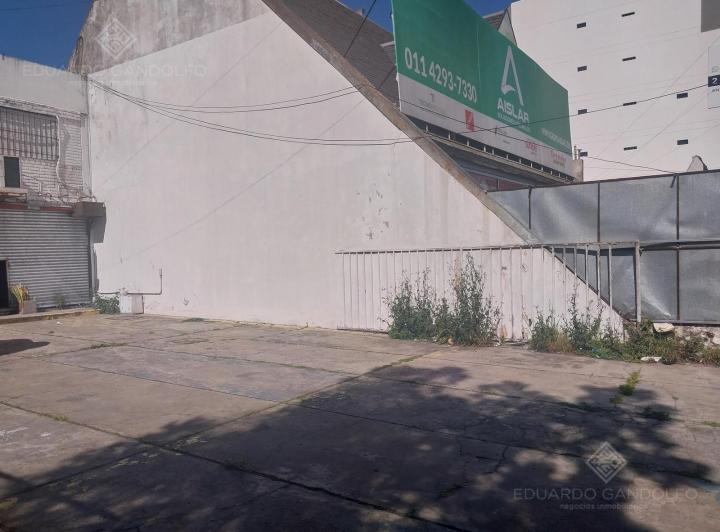 Local comercial · 244m²