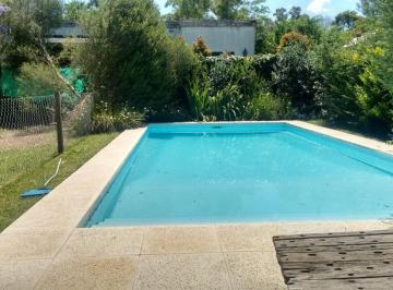 Casa · 210m² · 5 Ambientes · 1 Cochera · Diciembre /enero/febrero