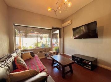PH · 79m² · 4 Ambientes · 1 Cochera · PH en Venta con Patio - Castelar Sur