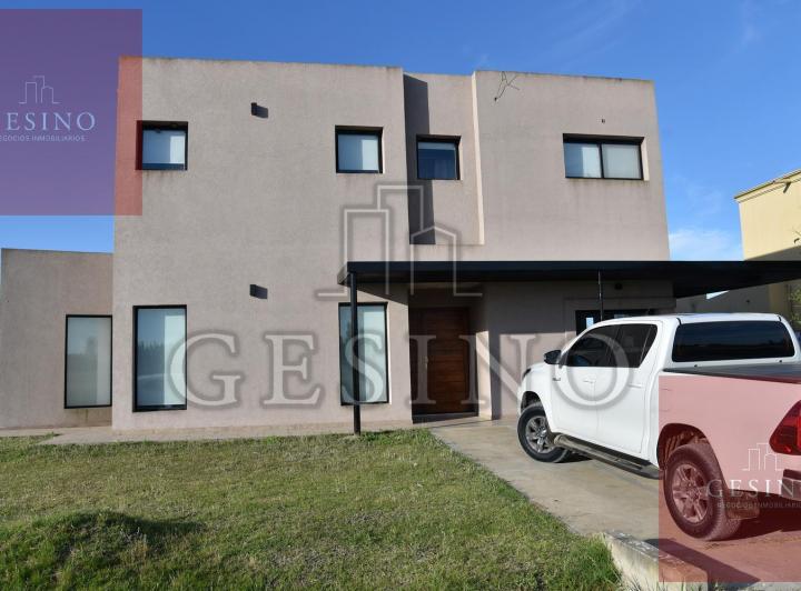 Casa · 200m² · 6 Ambientes · 2 Cocheras