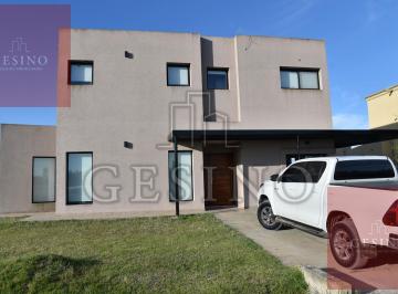 Casa · 200m² · 6 Ambientes · 2 Cocheras · Casa en Alquiler en La Faustina