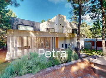Casa · 250m² · 7 Ambientes · Casa en Venta en Costa Esmeralda - Gas Natural