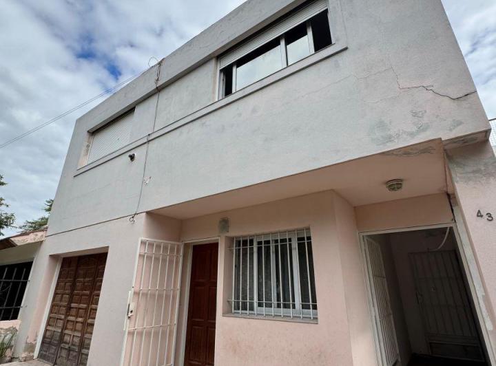 Casa · 231m² · 10 Ambientes · 2 Cocheras