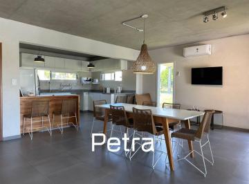 Casa · 145m² · 5 Ambientes · Casa en Venta en Costa Esmeralda 4 Dorm. y Pileta