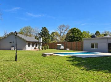 Casa · 154m² · Venta Casa Quinta en Esquina, 3 Dorm., Pileta y Quincho | Zona Highland Park, del Viso.