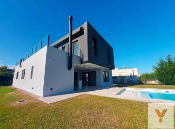 Casa · 288m² · 6 Ambientes · Casa en Venta - 3 Dorm. 3 Baños - Ezeiza