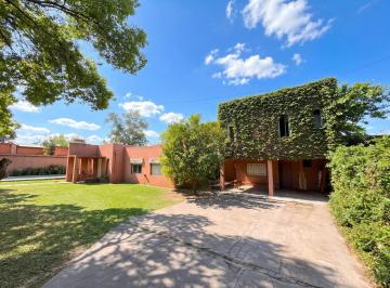 Casa · 168m² · 4 Ambientes · 2 Cocheras · Importante Casa de 3 Dorm. con Pileta, Chacho Peñaloza Al 800, Yerba Buena
