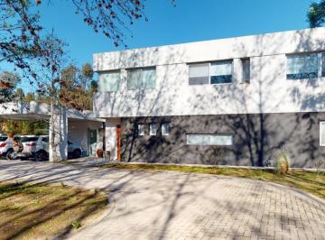 Casa · 300m² · 6 Ambientes · Casa en Venta - 3 Dorm. 3 Baños - Club Miralagos