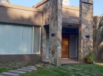 Casa · 200m² · 4 Ambientes · 3 Cocheras · Casa en Venta - 2 Dorm. 3 Baños - Cocheras - 1.800 m² - Moreno