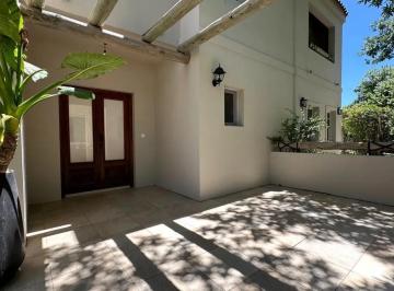Casa · 265m² · 7 Ambientes · Casa en Venta - 5 Dorm. 4 Baños - Pilar