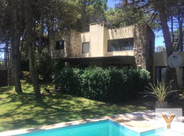 Casa · 290m² · 6 Ambientes · 1 Cochera · Casa en Alquiler Temporal - 4 Dorm. 6 Baños - Pinamar