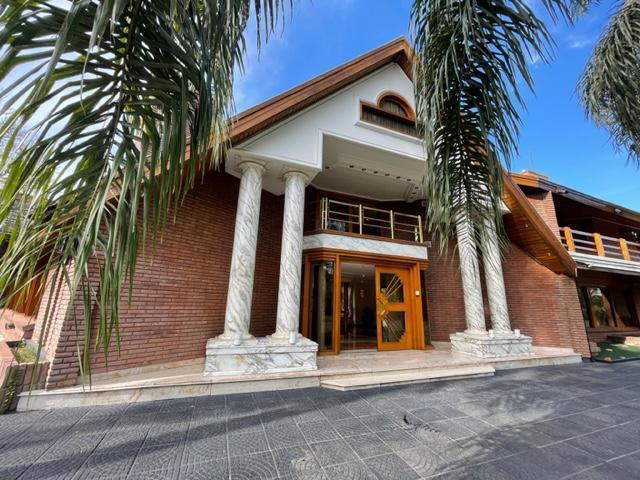 Casa · 1000m² · 5 Dormitorios