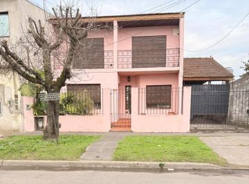 Casa de 4 ambientes, San Miguel · Hermosa Casa en Venta en Bella Vista! 4 Habitaciones - Cocheras - Jardin