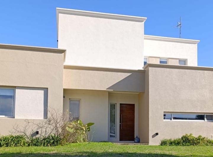 Casa · 181m² · 5 Ambientes · 1 Cochera