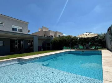 Casa · 220m² · 7 Ambientes · 2 Cocheras · Casa - Las Heras