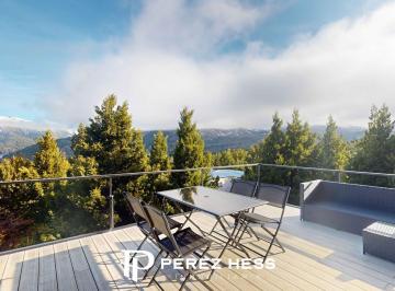Casa · 200m² · 7 Ambientes · 2 Cocheras · Alquiler de Casa con Vista Plena Al Lago en Lomas del Cauquén
