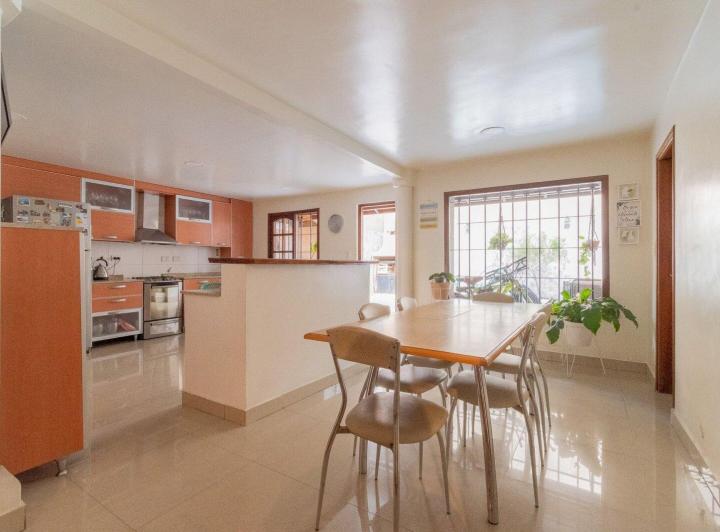 Casa · 262m² · 6 Ambientes · 1 Cochera