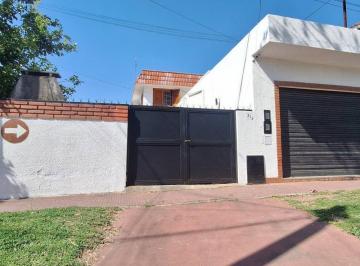 Casa · 300m² · 6 Ambientes · 2 Cocheras · Casa de 3 Dorm. en Alberdi