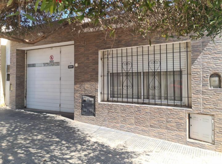 Casa · 120m² · 10 Ambientes · 1 Cochera