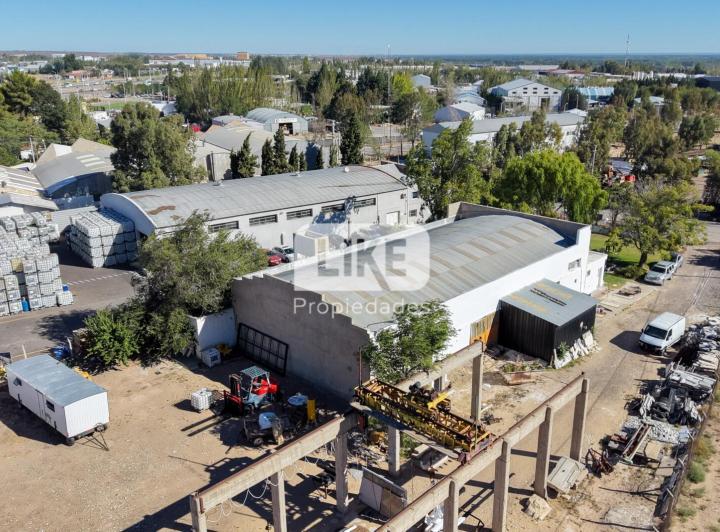 Bodega-Galpón · 950m² · 8 Ambientes · 4 Cocheras