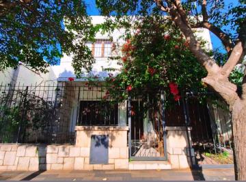 Casa · 254m² · 5 Ambientes · 1 Cochera · Venta Casa 3 Dorm. en San Vicente, Cordoba.