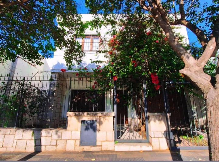 Casa · 254m² · 5 Ambientes · 1 Cochera