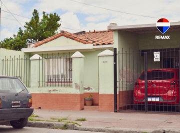 Casa · 243m² · 4 Ambientes · 1 Cochera · Venta Casa Apta Credito 3 Dorm San Luis Al 2000