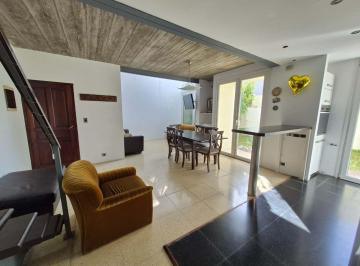 Casa · 233m² · 8 Ambientes · 2 Casas 8 Ambientes Venta Olivos Cochera Jardin