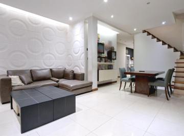 Casa · 204m² · 6 Ambientes · 1 Cochera · Casa de 6 Ambientes Venta Devoto Cochera Terraza