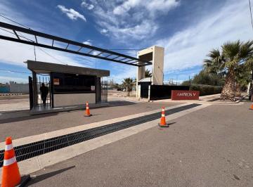 Casa · 120m² · 4 Ambientes · 2 Cocheras · Casa en Venta Barrio Privado Ampros V - Maipú
