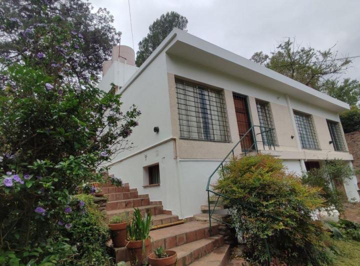 Casa · 100m² · 3 Ambientes · 2 Cocheras