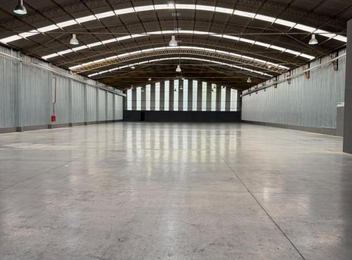 Depósito · 2000m²